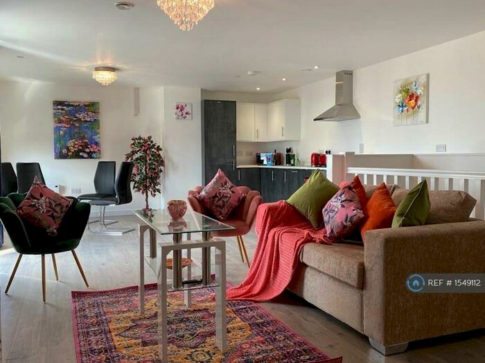 2 Bedroom Penthouse To Rent In Broadway, Peterborough, PE1