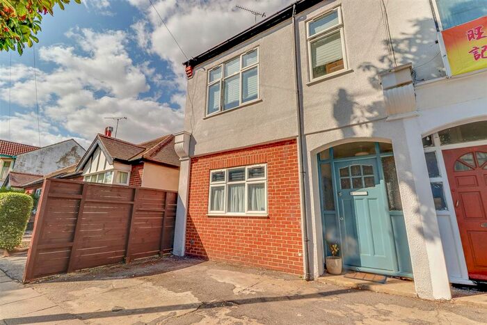 3 Bedroom End Terrace House For Sale In St. Benets Road, Southend-On-Sea, SS2