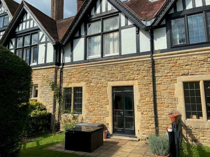 3 Bedroom Mews For Sale In Roffey Park, Forest Road, Horsham, RH12