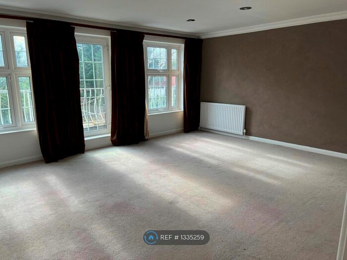 5 Bedroom Semi-Detached House To Rent In Stanmore, Stanmore, HA7