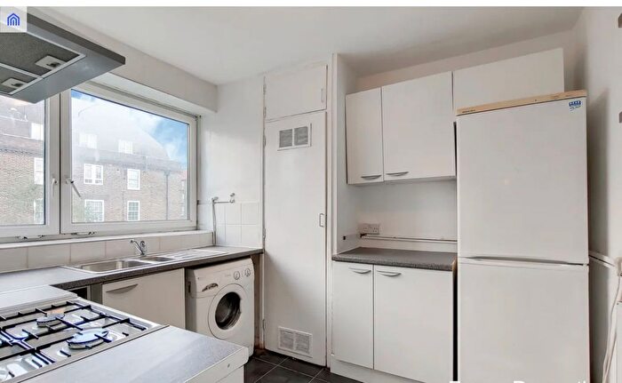 3 Bedroom Flat To Rent In Peckham Park Road, London, SE15