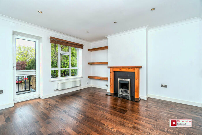 3 Bedroom Flat To Rent In New Wanstead, East London, E11
