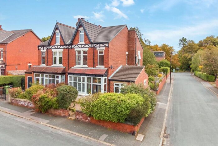 5 Bedroom Semi-Detached House For Sale In Gledhow Wood Avenue, Roundhay, LS8