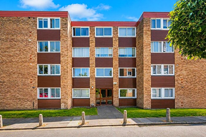 2 Bedroom Flat For Sale In Shortlands Grove, Shortlands, BR2