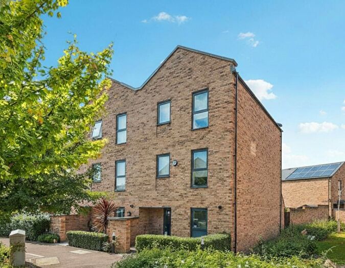 5 Bedroom End Of Terrace House For Sale In Fenton Road, Harrow, HA2