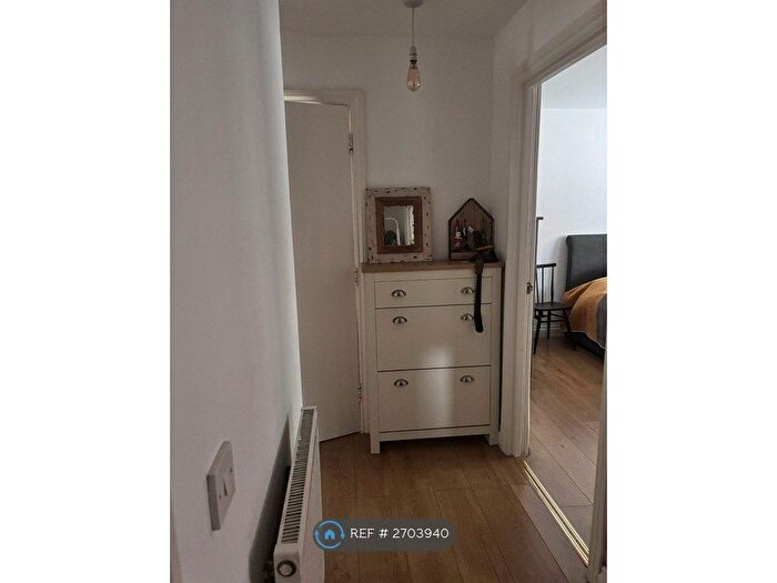 2 Bedroom Flat To Rent In Whitton Dene, Isleworth, TW7