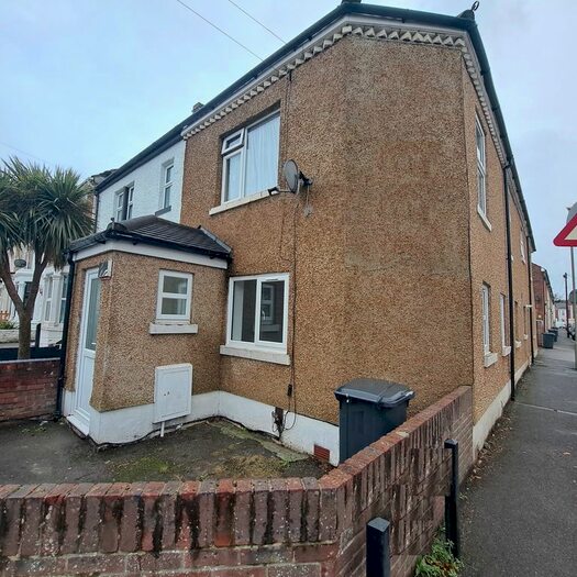 2 Bedroom Flat To Rent In Anns Hill Road, Gosport, PO12