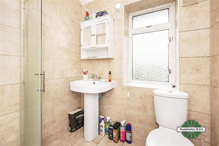 2 Bedroom Flat To Rent In Ardleigh Road, London, E17