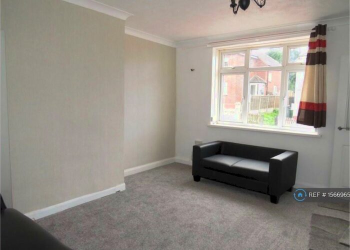 3 Bedroom Semi-Detached House To Rent In Longbank Road, Tividale, Oldbury, B69