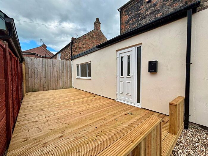 2 Bedroom Flat For Sale In Marlborough Avenue, Hornsea, HU18