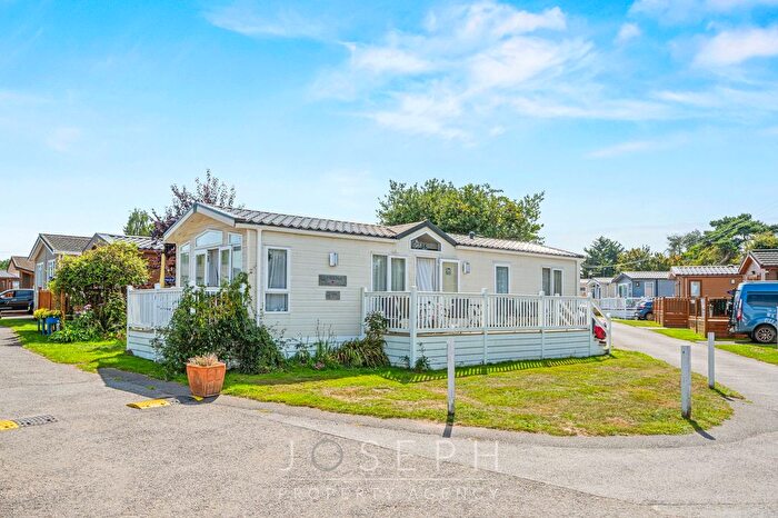 2 Bedroom Mobile/park Home For Sale In Grange Country Park, East Bergholt, CO7