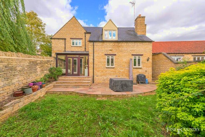 4 Bedroom Link Detached House For Sale In Great Casterton, PE9