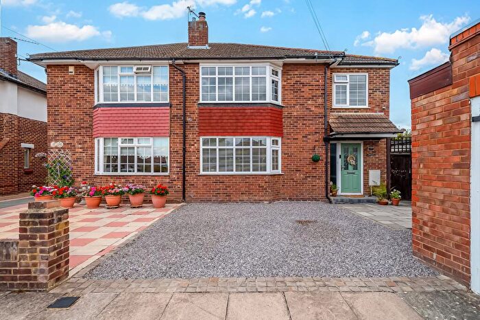 4 Bedroom Semi Detached House For Sale In Cambria Close, Sidcup, DA15