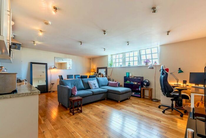 2 Bedroom Flat To Rent In Craven Gardens, Merton, London, SW19