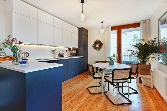 2 Bedroom Flat To Rent In Garratt Lane, London SW18