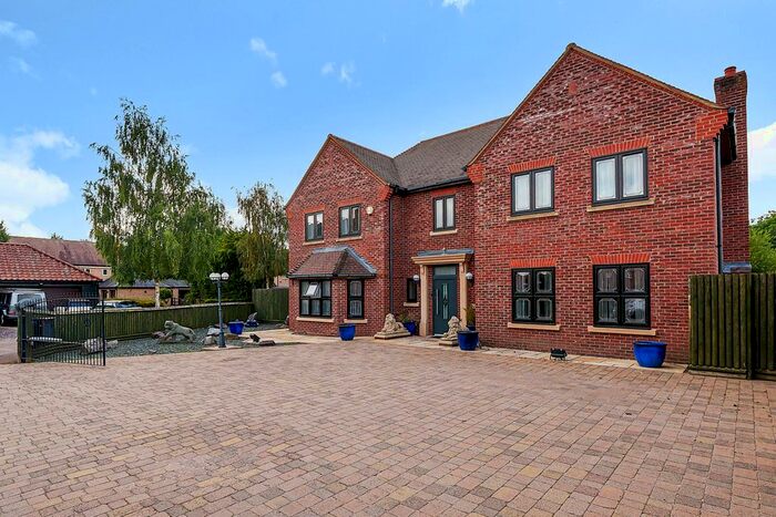 5 Bedroom Detached House For Sale In Lovett Green, Bedford, MK45