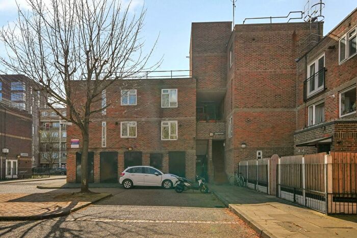 2 Bedroom Maisonette For Sale In Nelson Gardens, London, E2