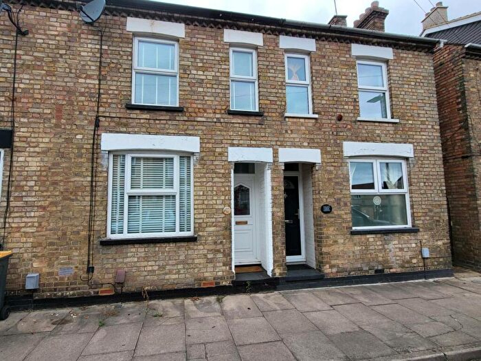 3 Bedroom Terraced House To Rent In Sandhurst Place, Bedford, MK42