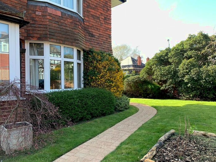 1 Bedroom Flat To Rent In Lindisfarne Road, Wimbledon, SW20