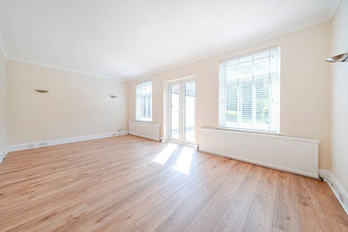 4 Bedroom Semi-Detached House To Rent In Oxford Crescent, New Malden, KT3