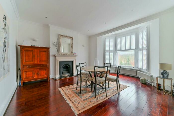 2 Bedroom Flat For Sale In Farquhar Road, Crystal Palace, London, SE19