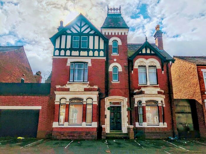 8 Bedroom Detached House To Rent In Grange Road, West Bromwich, B70