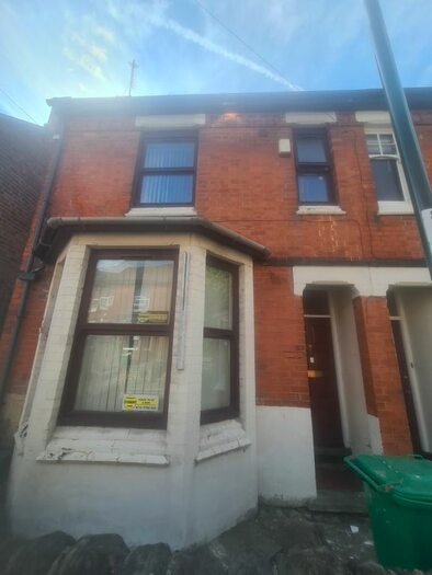 6 Bedroom Terraced House To Rent In Bute Avenue, Nottingham, NG7