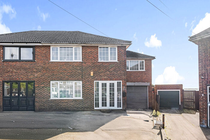 4 Bedroom Semi-Detached House For Sale In Dashwood Close, Bexleyheath, DA6