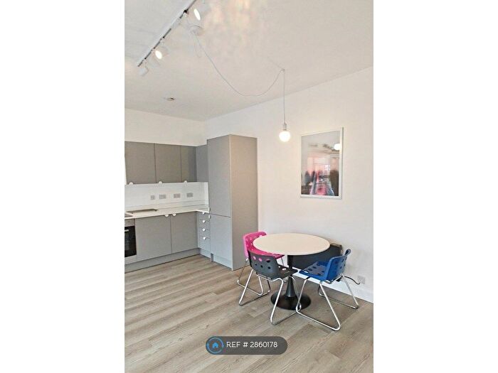 3 Bedroom Flat To Rent In Wood Green, London, N22