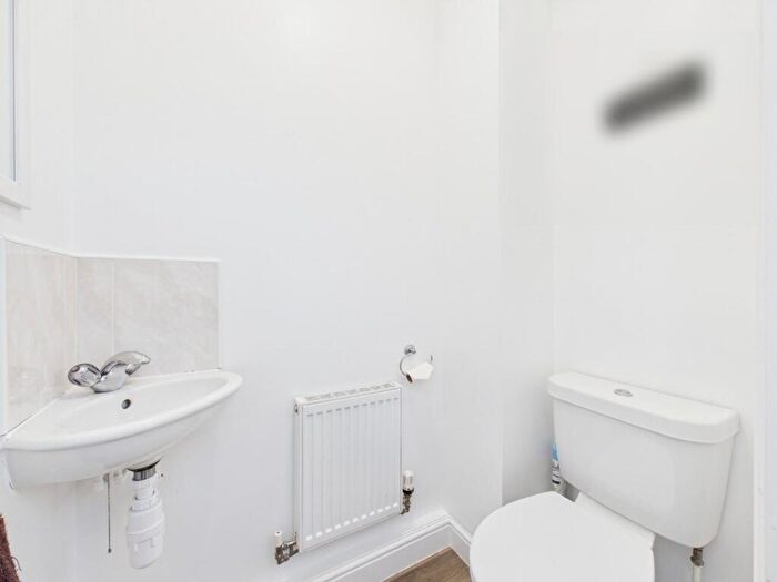 4 Bedroom Detached House For Sale In Swan Avenue, Bingley, BD16