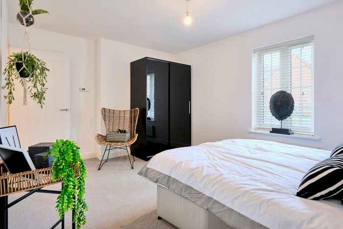 2 Bedroom Apartment For Sale In Thorn Road, Houghton Regis, LU5