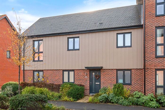 2 Bedroom Maisonette For Sale In Hawthorn Drive, Crowthorne, Berkshire, RG45