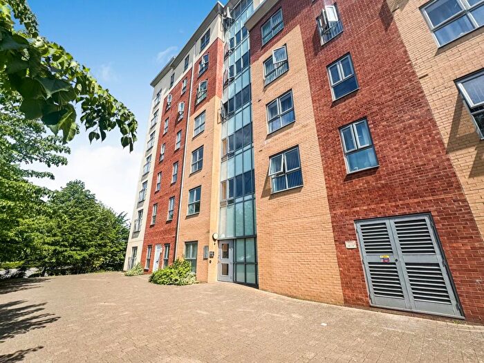 2 Bedroom Apartment For Sale In Moulsford Mews, Reading, RG30