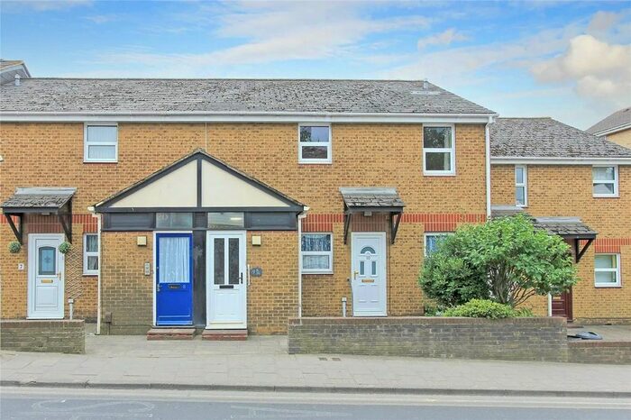 2 Bedroom Flat To Rent In West Street, Sittingbourne, ME10