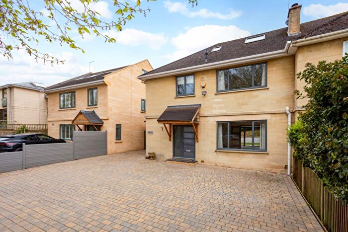 4 Bedroom Semi-Detached House To Rent In Warminster Road Bath, BA2
