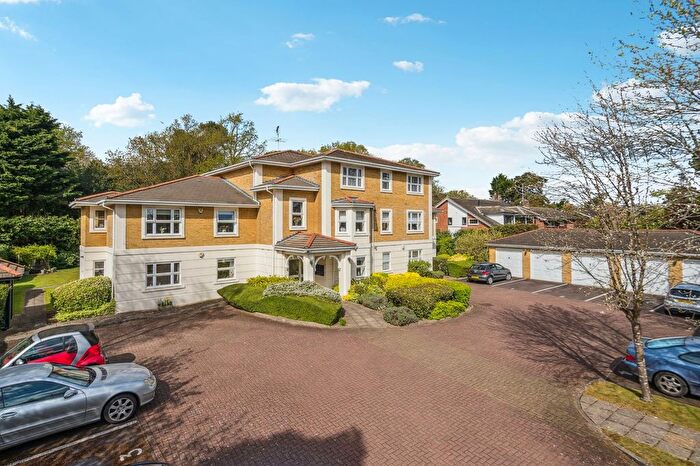 2 Bedroom Flat For Sale In Sovereign Beeches, Green Lane, Farnham Common, SL2