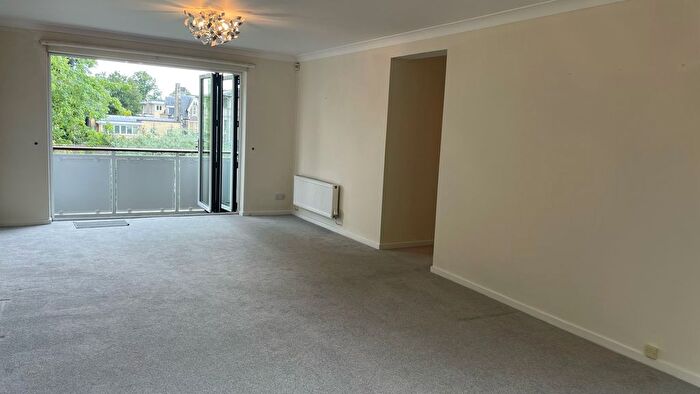 3 Bedroom Flat To Rent In Severnleigh Gardens, Bristol, BS9