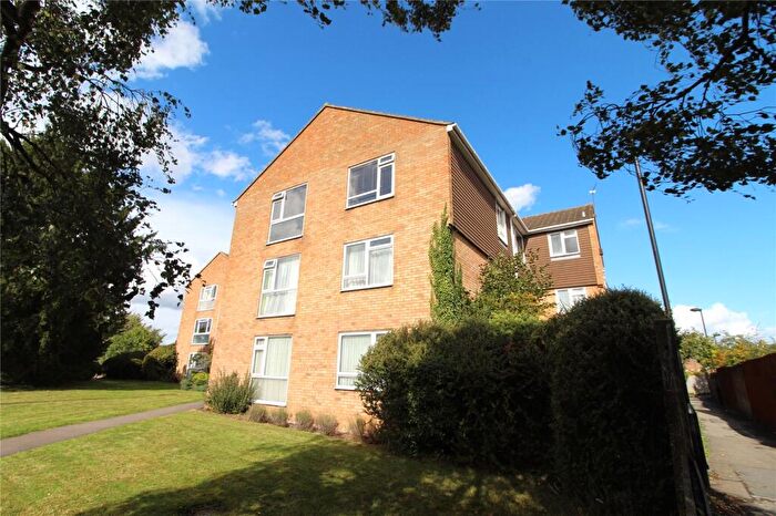 Apartment For Sale In Harris Close, Enfield, EN2