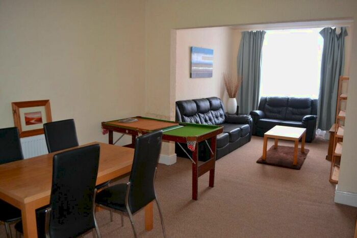 4 Bedroom House To Rent In Dawlish Road, B29