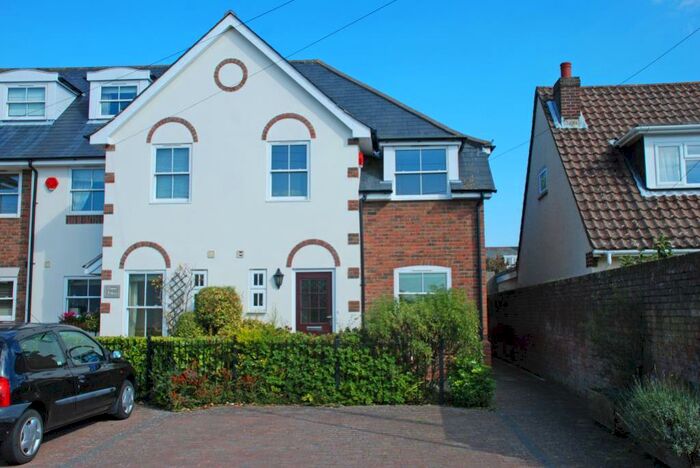3 Bedroom End Of Terrace House To Rent In Eastern Road, Lymington, Hampshire, SO41