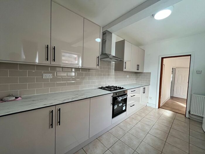 3 Bedroom Terraced House To Rent In St Paul's Road, Luton, LU1