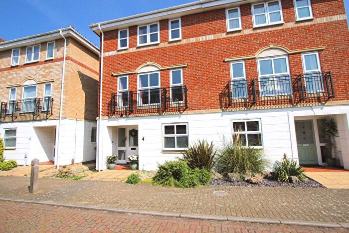 4 Bedroom House For Sale In Bradfords Close, St. Marys Island, Chatham, Kent, ME4