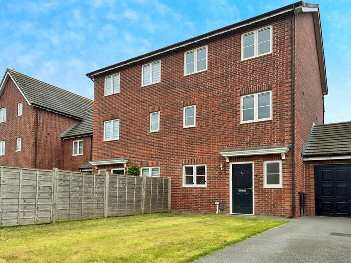4 Bedroom Semi-Detached House To Rent In Riverside Way, Castleford, West Yorkshire, WF10