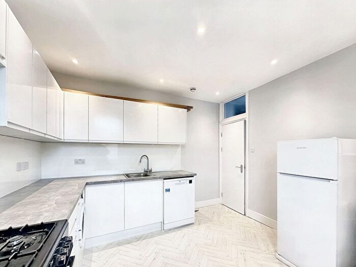 1 Bedroom Flat To Rent In High Street, Uxbridge, UB8