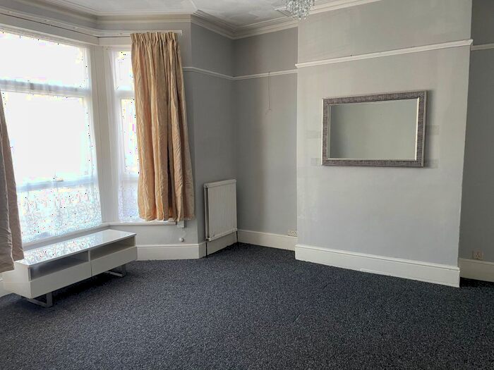 2 Bedroom Flat To Rent In Dudley Road, Ilford, IG1