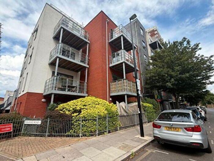 2 Bedroom Flat To Rent In Rushton Walk, London, E3