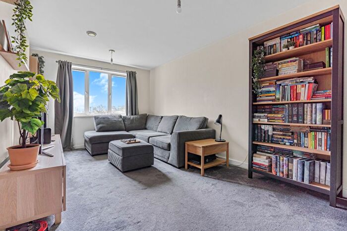 1 Bedroom Flat For Sale In Dudley Place, Stanwell, Staines-Upon-Thames, TW19