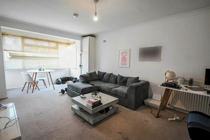 1 Bedroom Flat To Rent In The Priory, London Road, Brighton, BN1