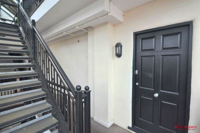 2 Bedroom Flat For Sale In Crescent Road, Tunbridge Wells, TN1