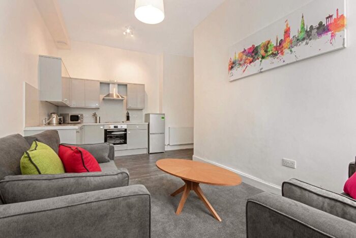 3 Bedroom Flat To Rent In Brougham Street, Edinburgh, EH3